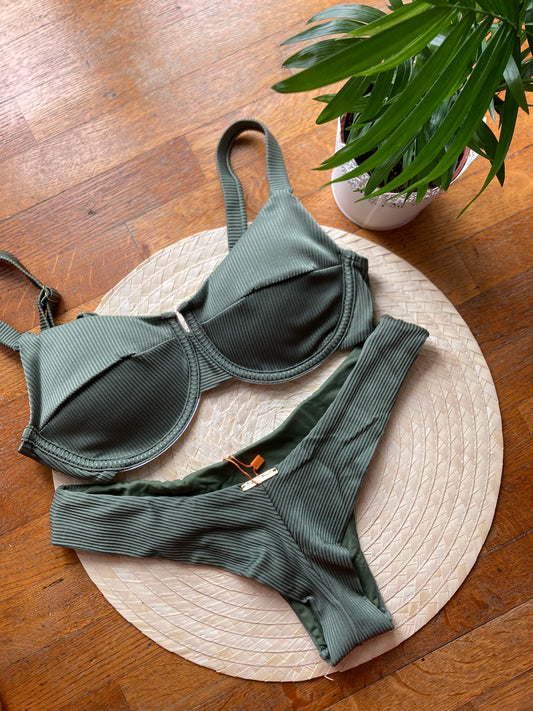 Lily verde militare