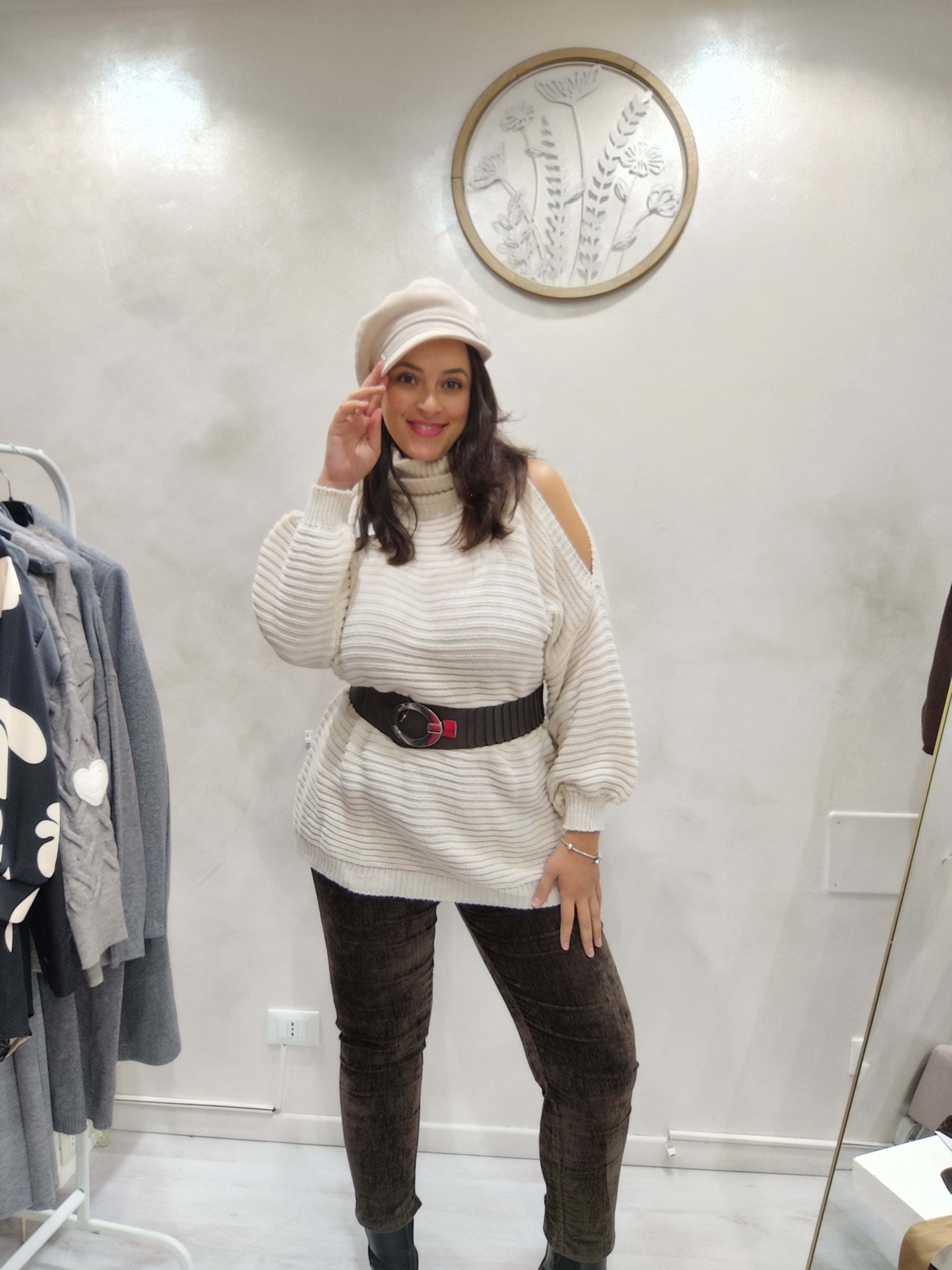 Maglione con apertura sulle spalle