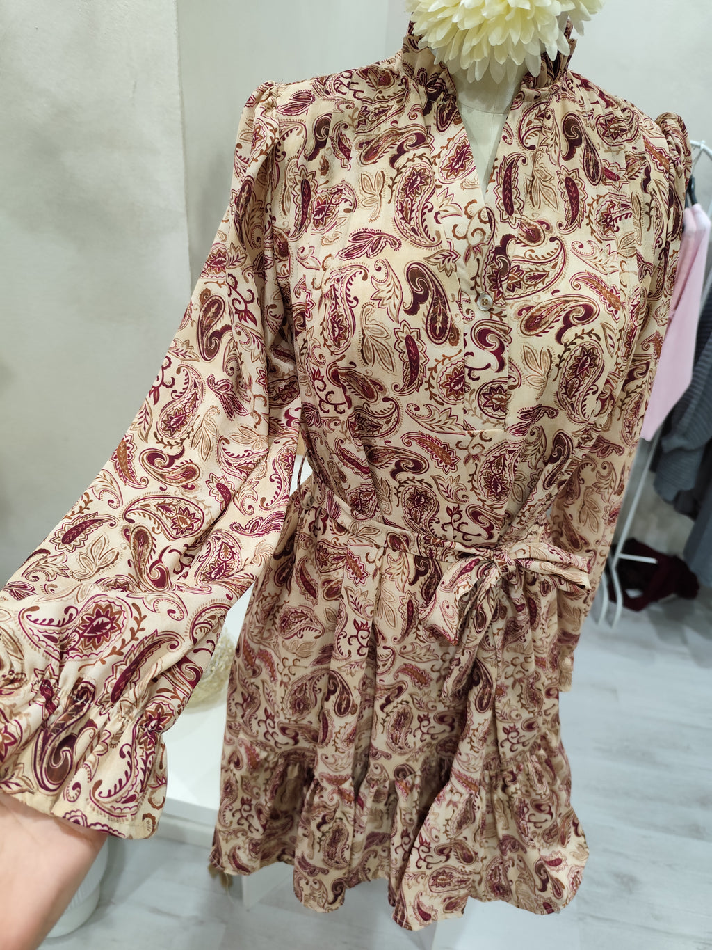 Abito corto con cintura