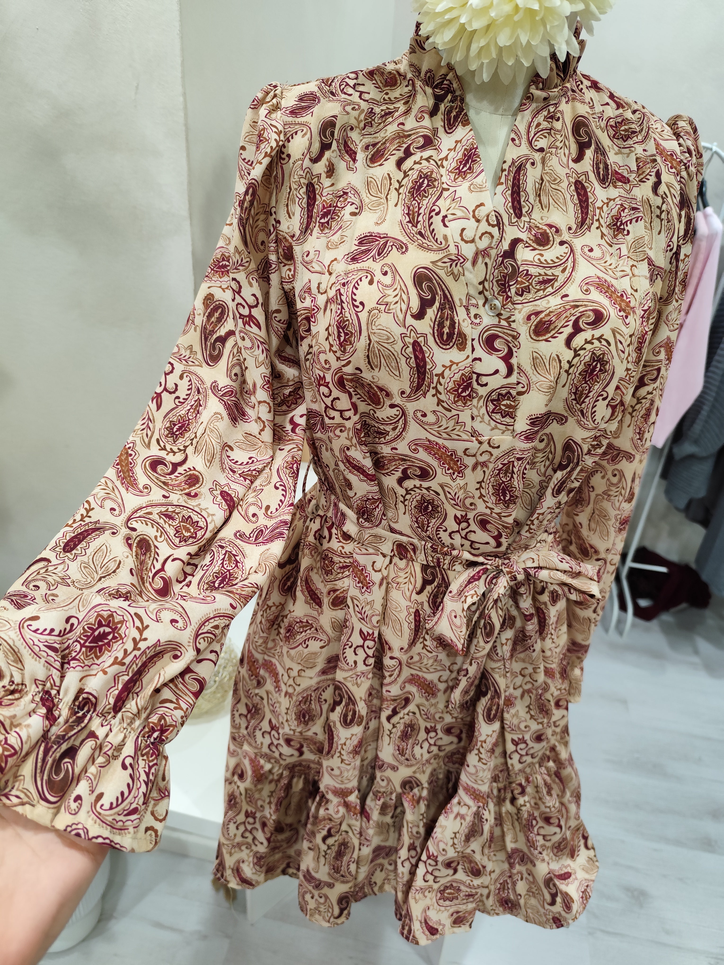 Abito corto con cintura