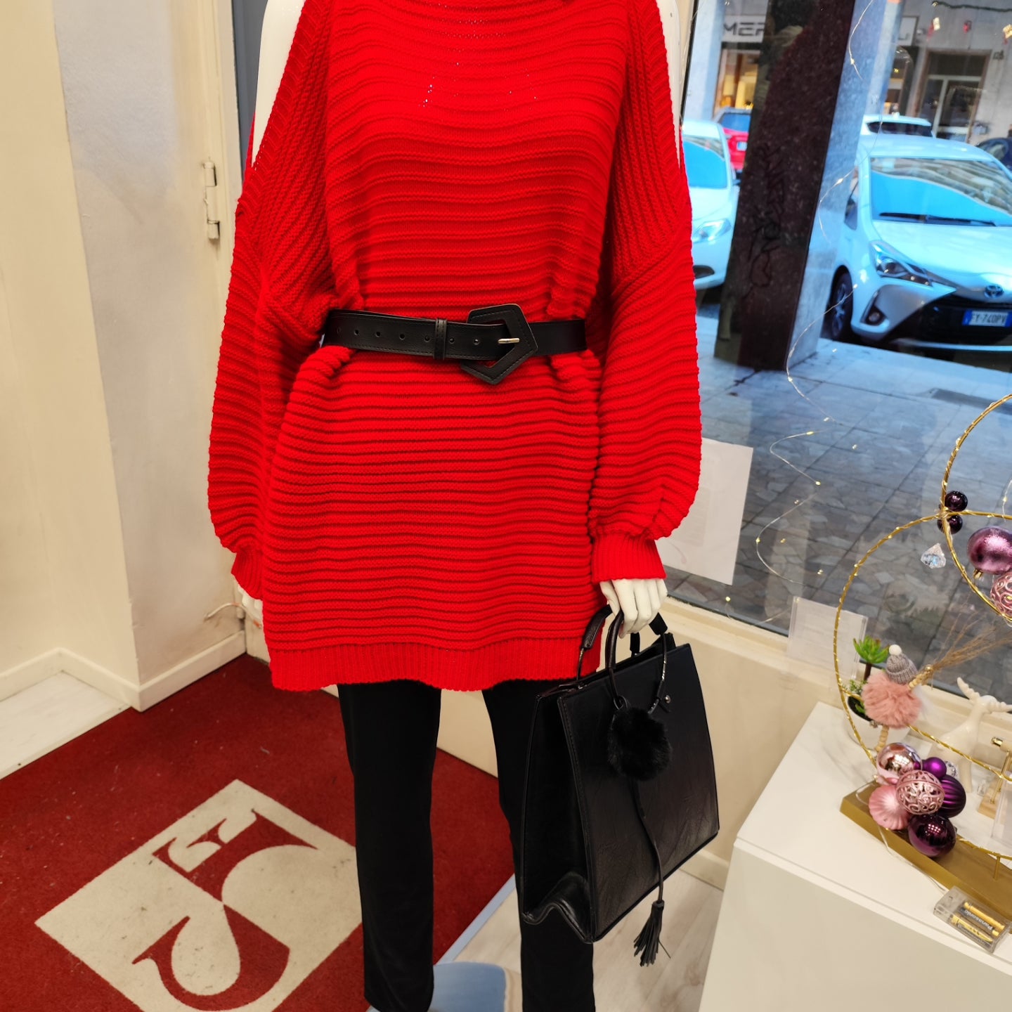 Maglione con apertura sulle spalle