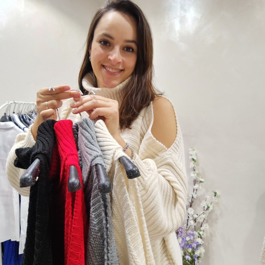 Maglione con apertura sulle spalle