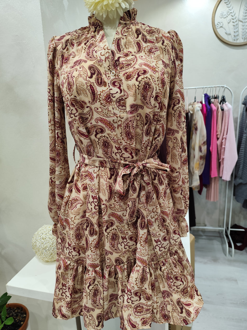 Abito corto con cintura