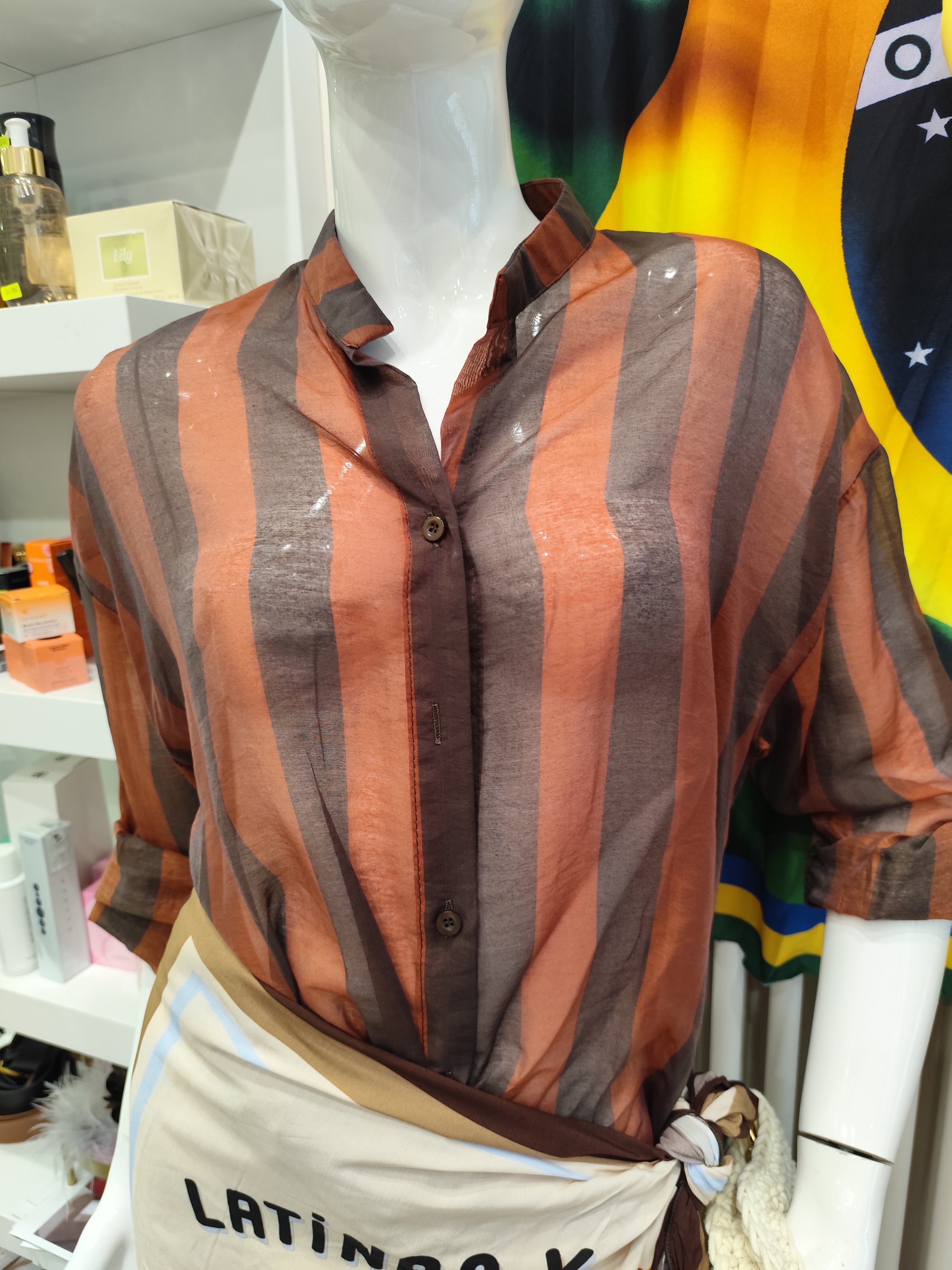 Camicia a righe larghe velate