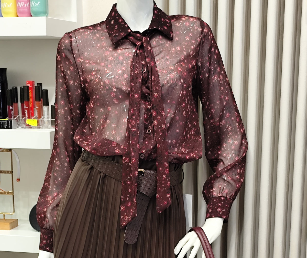 Camicia in fantasia con fiocco