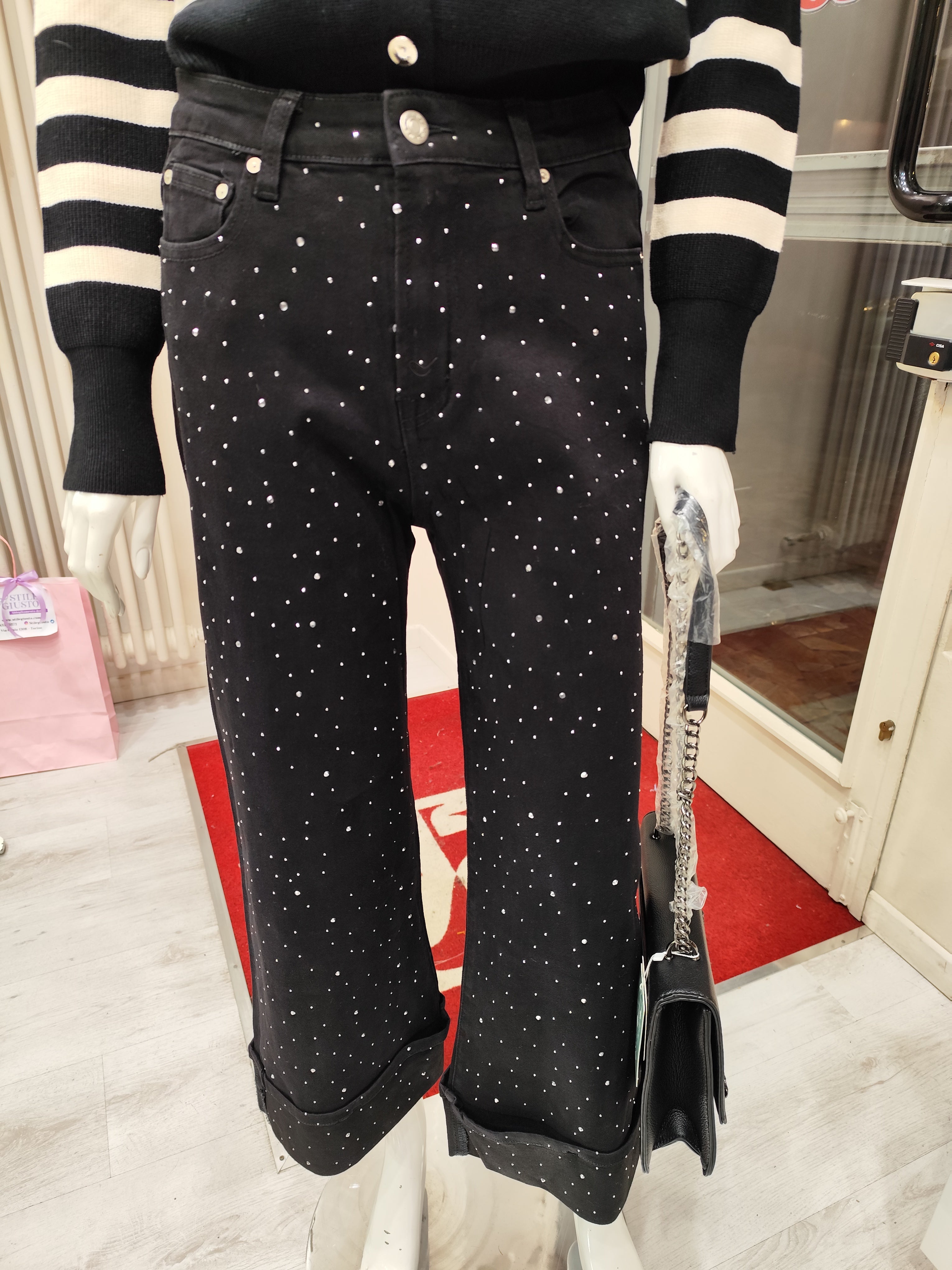 Jeans con risvolto e brillantini